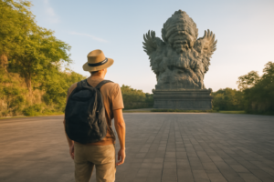 Pengunjung pertama kali melihat patung Garuda Wisnu Kencana dari plaza terbuka